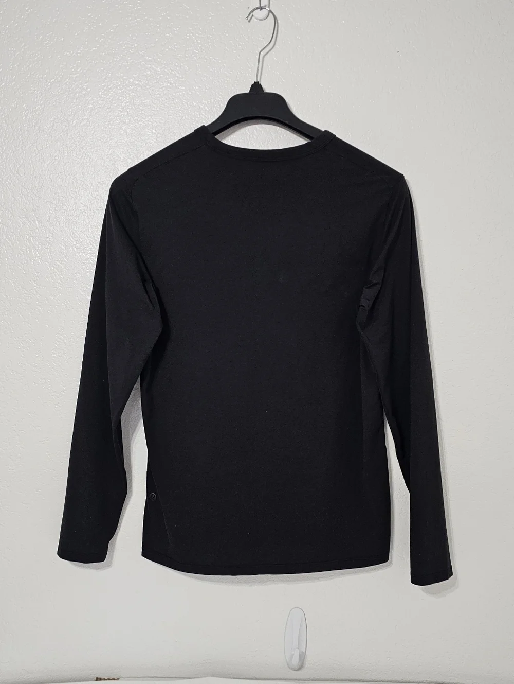 Lululemon Black Long Sleeve Crewneck Top Size M Athleisure Minimalist Activewear - Picture 5 of 7